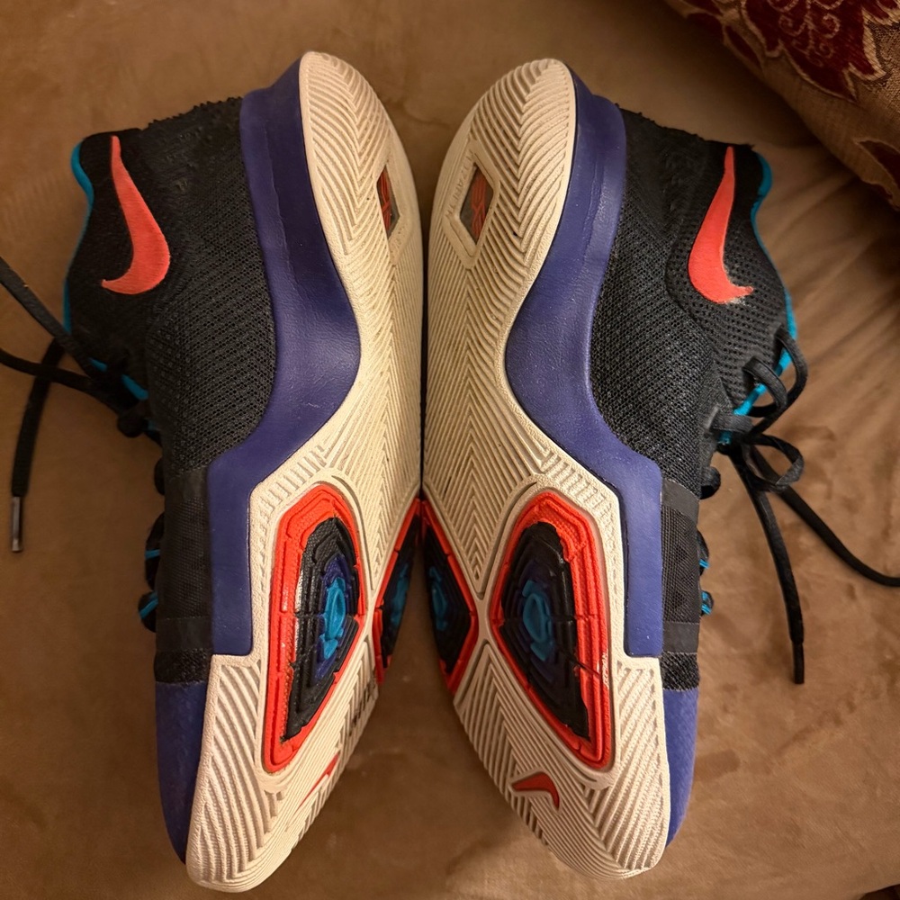 3/$15 Nike Youth Kyrie 3 Kyrache Black and Blue Athletic Shoes - Size 5.5 - Picture 6 of 7